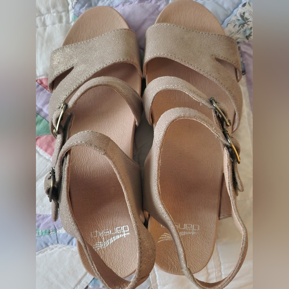 Dansko Angela Sand Metallic Shimmer Nubuck Wedge Sandals Size 37 - Picture 8 of 11